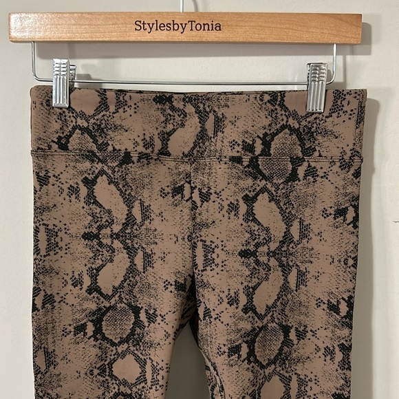 KORAL Drive snake print stretch jacquard leggings High Rise Light Brown Sz M - Picture 4 of 13